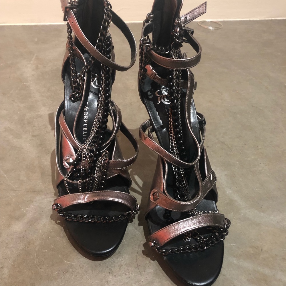 Rock&Republic Romy Up Chained 8.5/39 Heels Pewter Silver